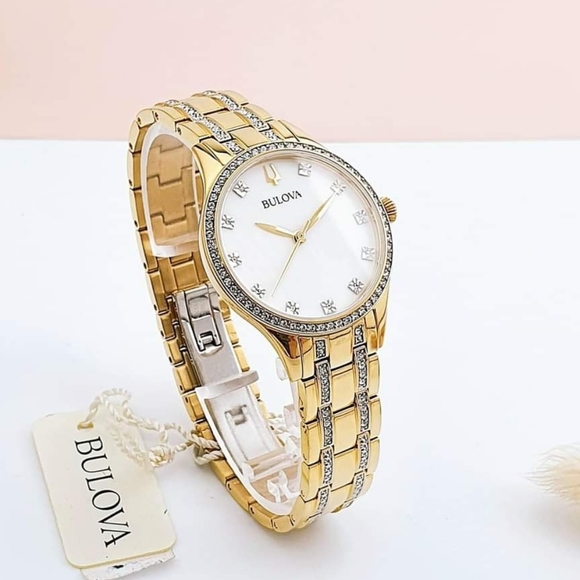 **NEW** Bulova Mother of Pearl Dial Ladies Watch - Picture 7 of 11